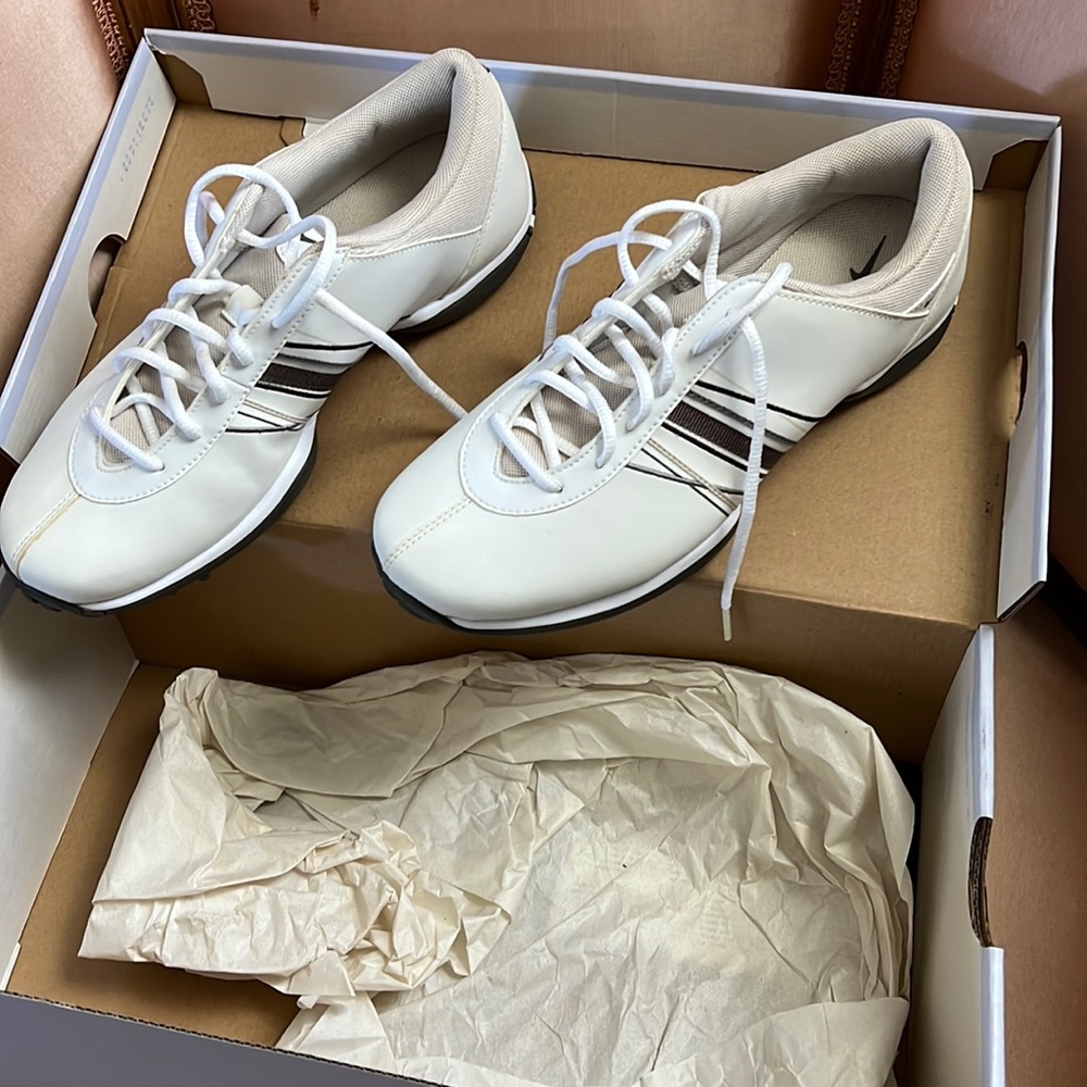 Nike women’s golf shoes -Brand New never worn size 7.5